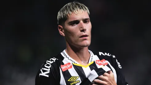 Rollheiser não deve sair do Santos.
