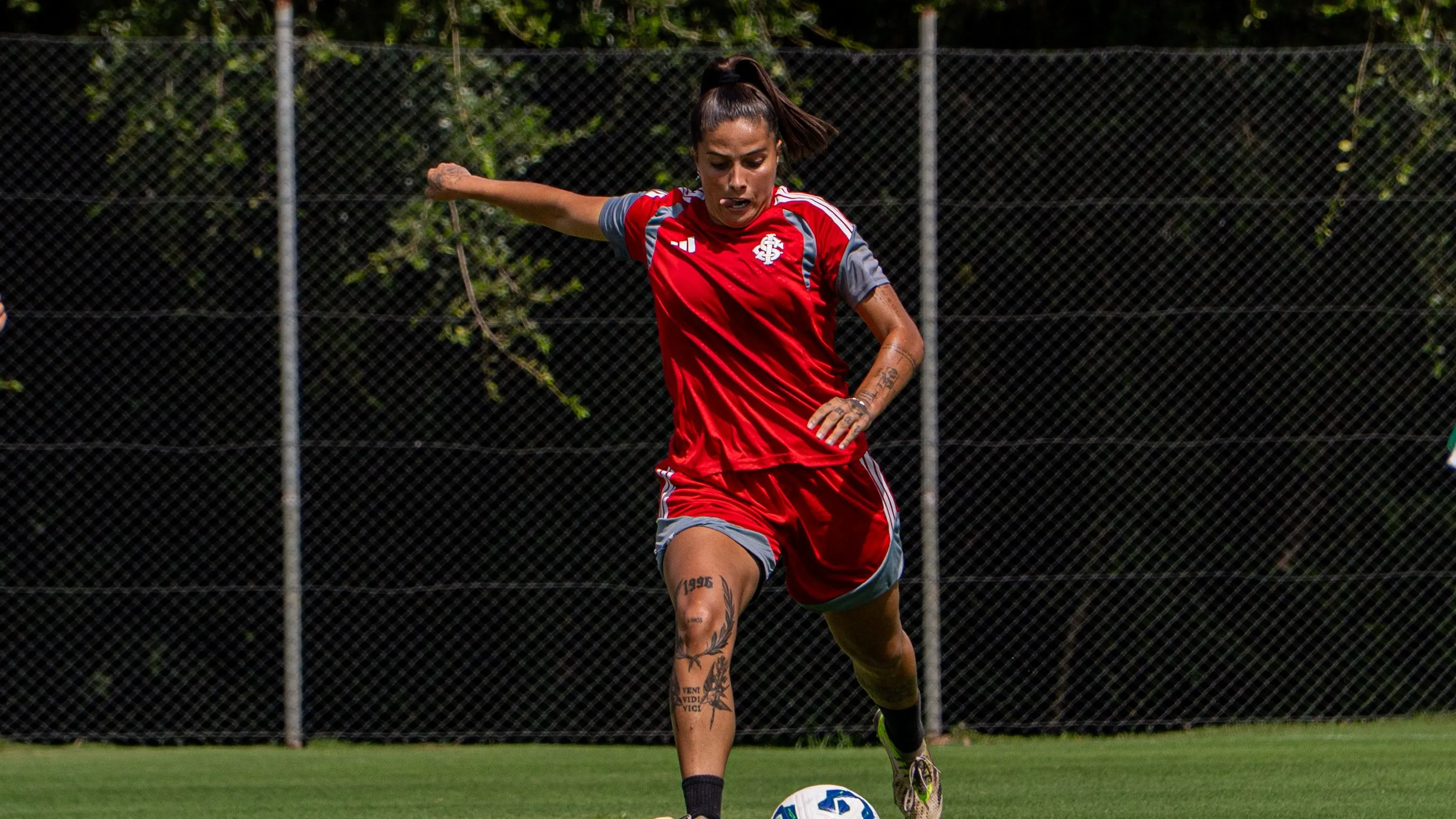 Jogadora do Internacional em treino no CT