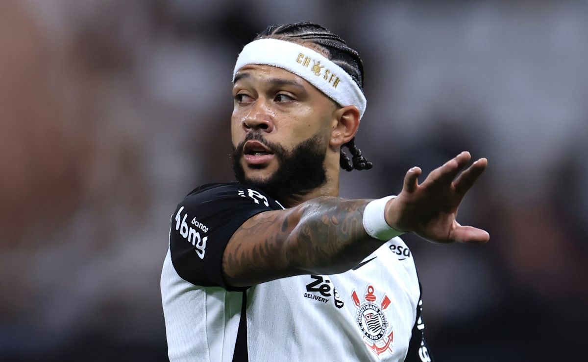 Memphis Depay toma atitude após perder pênalti, faz post oficial e assume responsabilidade no Corinthians