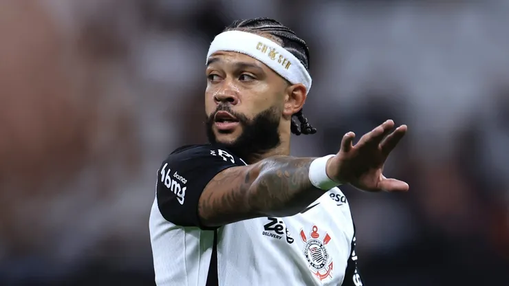 Memphis Depay em ação no Corinthians.