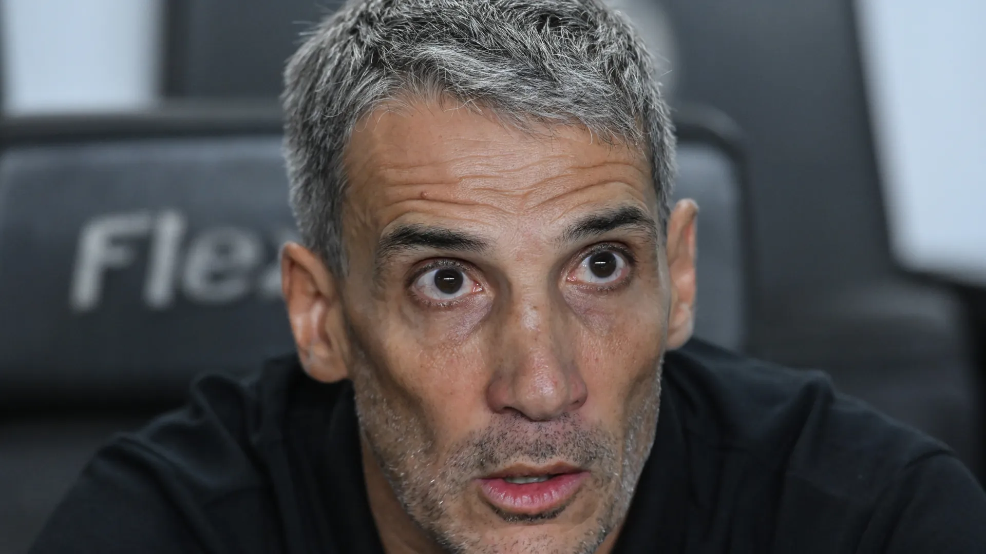 Vojvoda segue pressionado no Santos – Foto: Jota Erre/AGIF