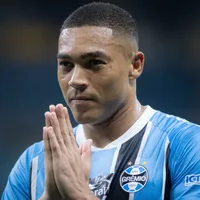 Grêmio tem negociações para renovar com Carlos Vinicius