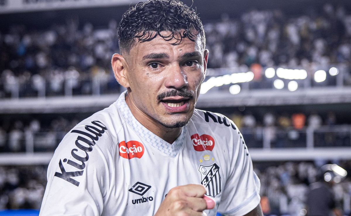 Tiquinho Soares perde ainda mais moral com Vojvoda e pode deixar o Santos nos próximos dias