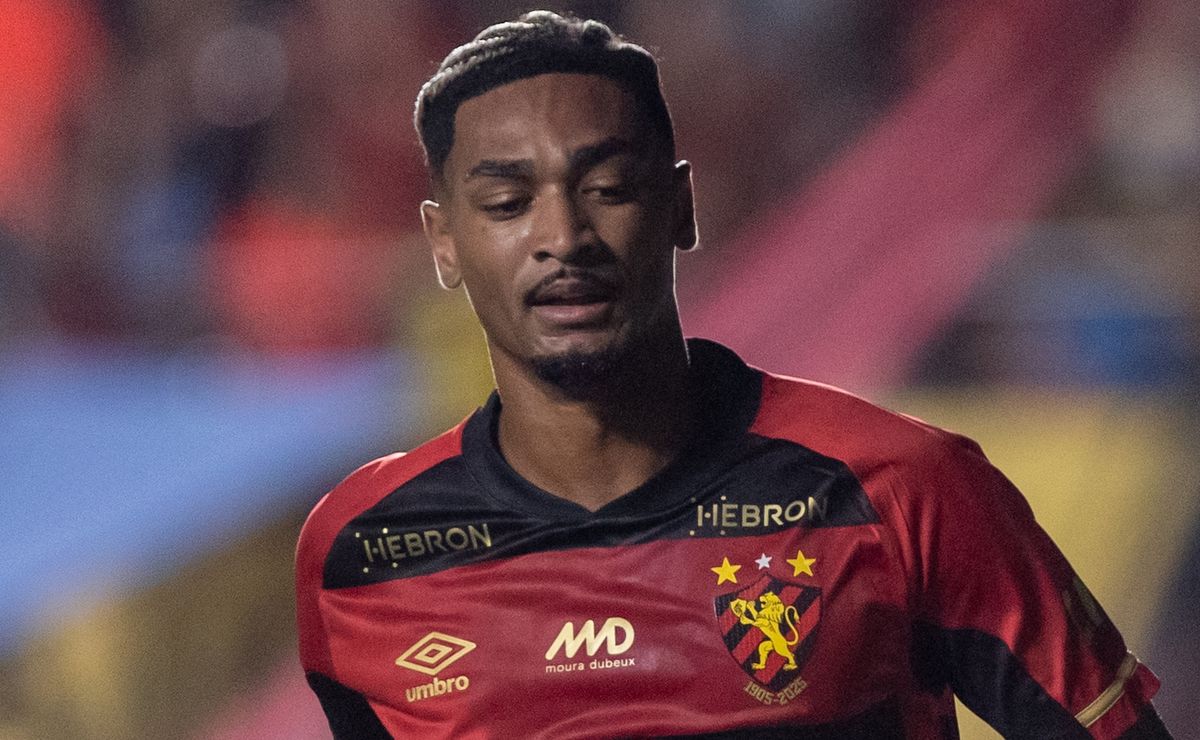 Derik Lacerda, que interessou ao Internacional, deve ser emprestado para clube russo após tentativa do Coritiba