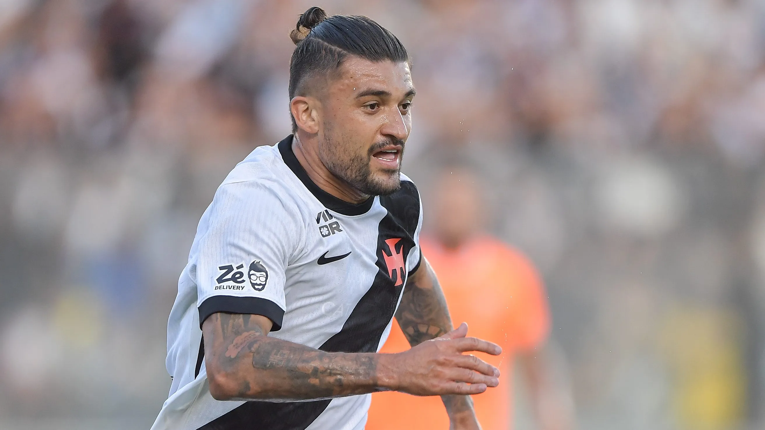 Victor Luís em campo pelo Vasco. Foto: Thiago Ribeiro/AGIF