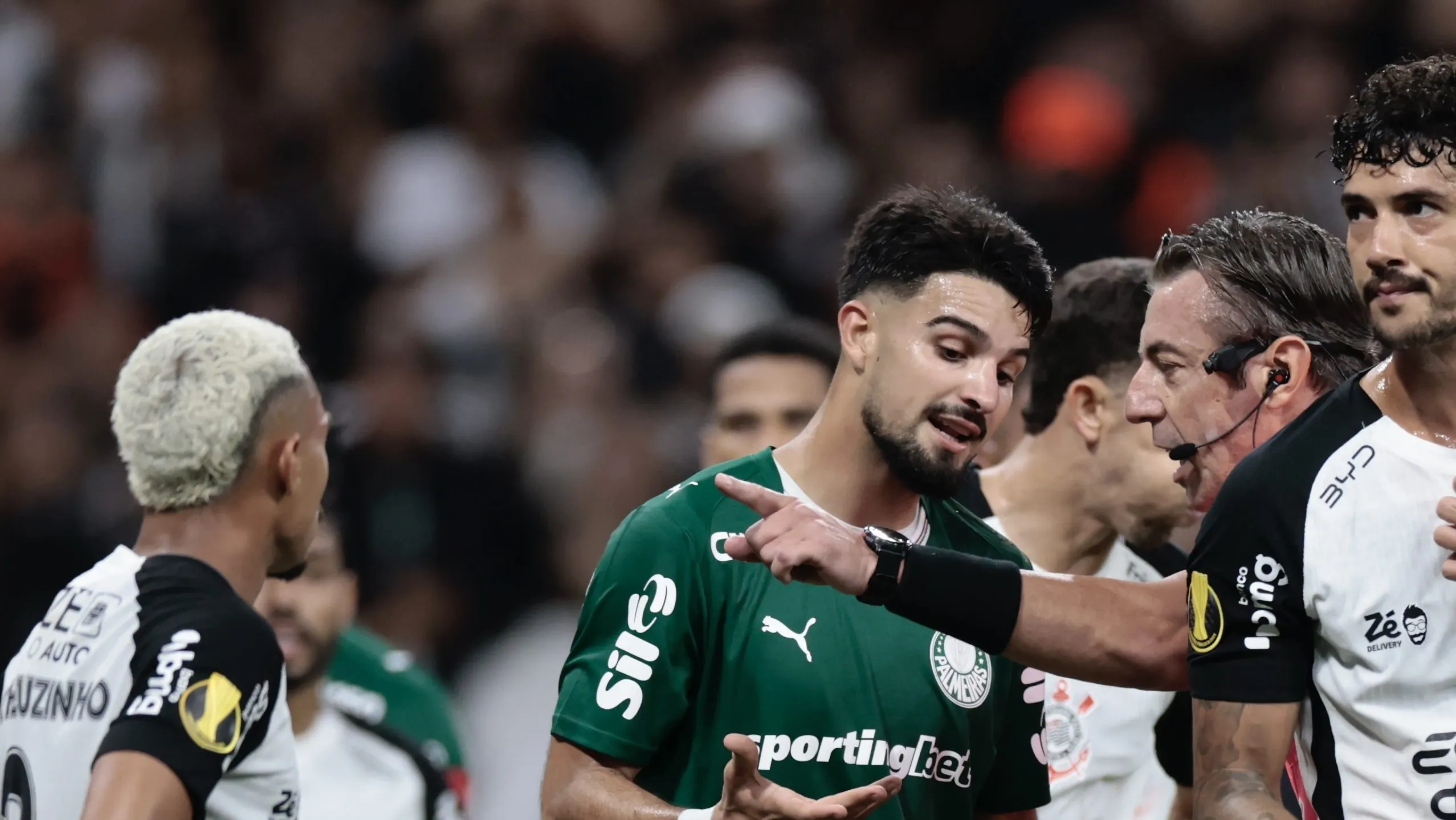 Foto: Marcello Zambrana/AGIF – Matheuzinho foi um dos jogadores irritados com a comemoração do atacante argentino