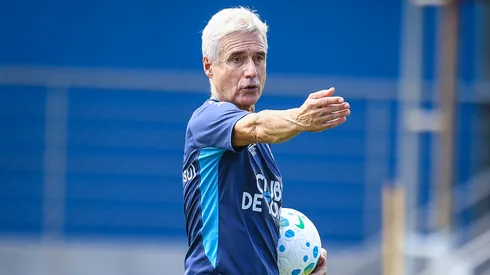 Luis Castro comanda treino no CT Luiz Carvalho
