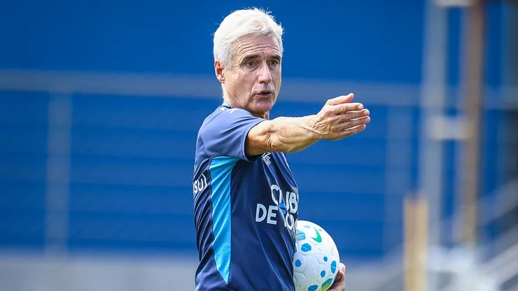 Luis Castro comanda treino no CT Luiz Carvalho