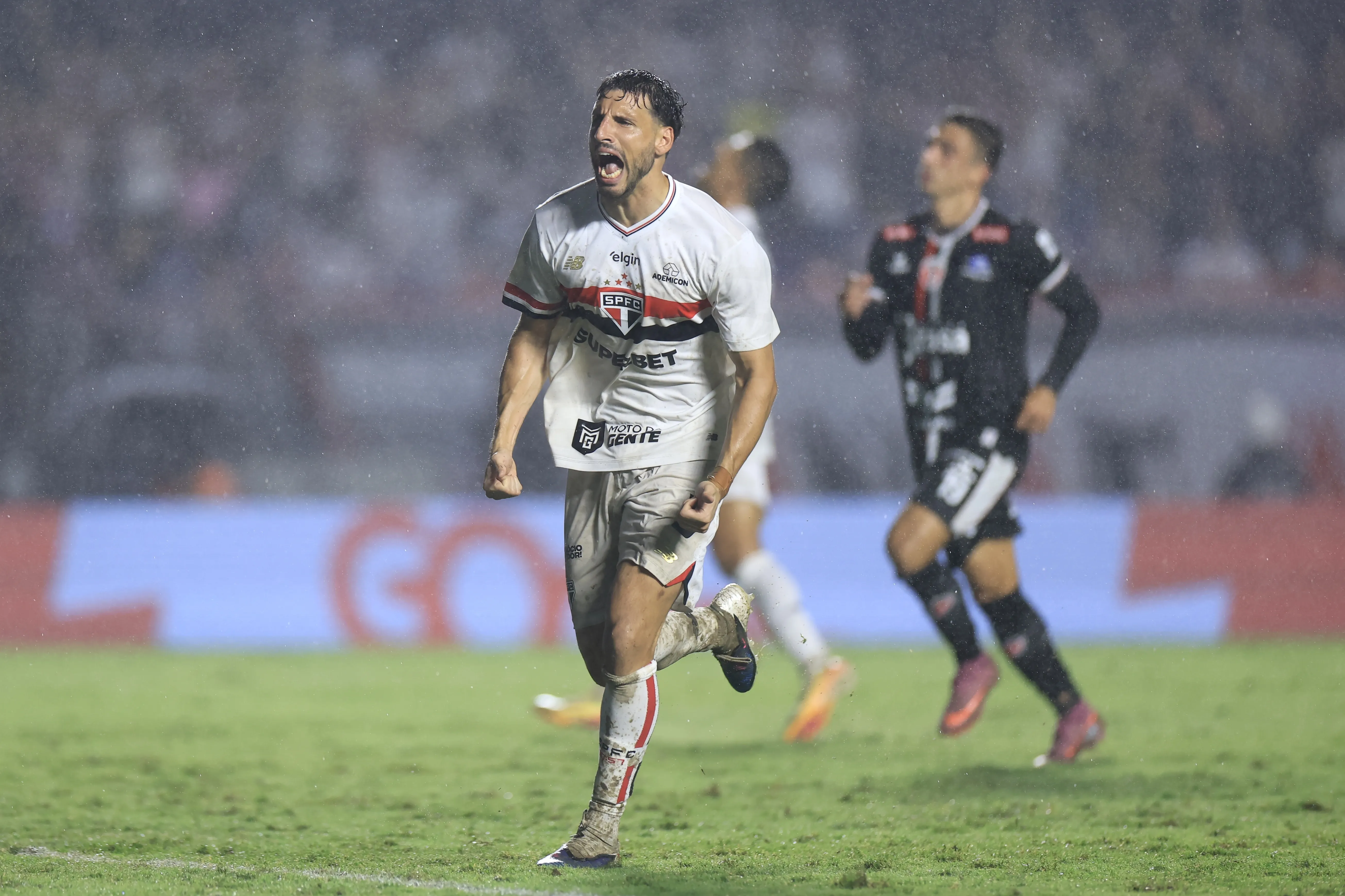 Calleri comemora seu gol pelo São Paulo. Foto: Marcello Zambrana/AGIF