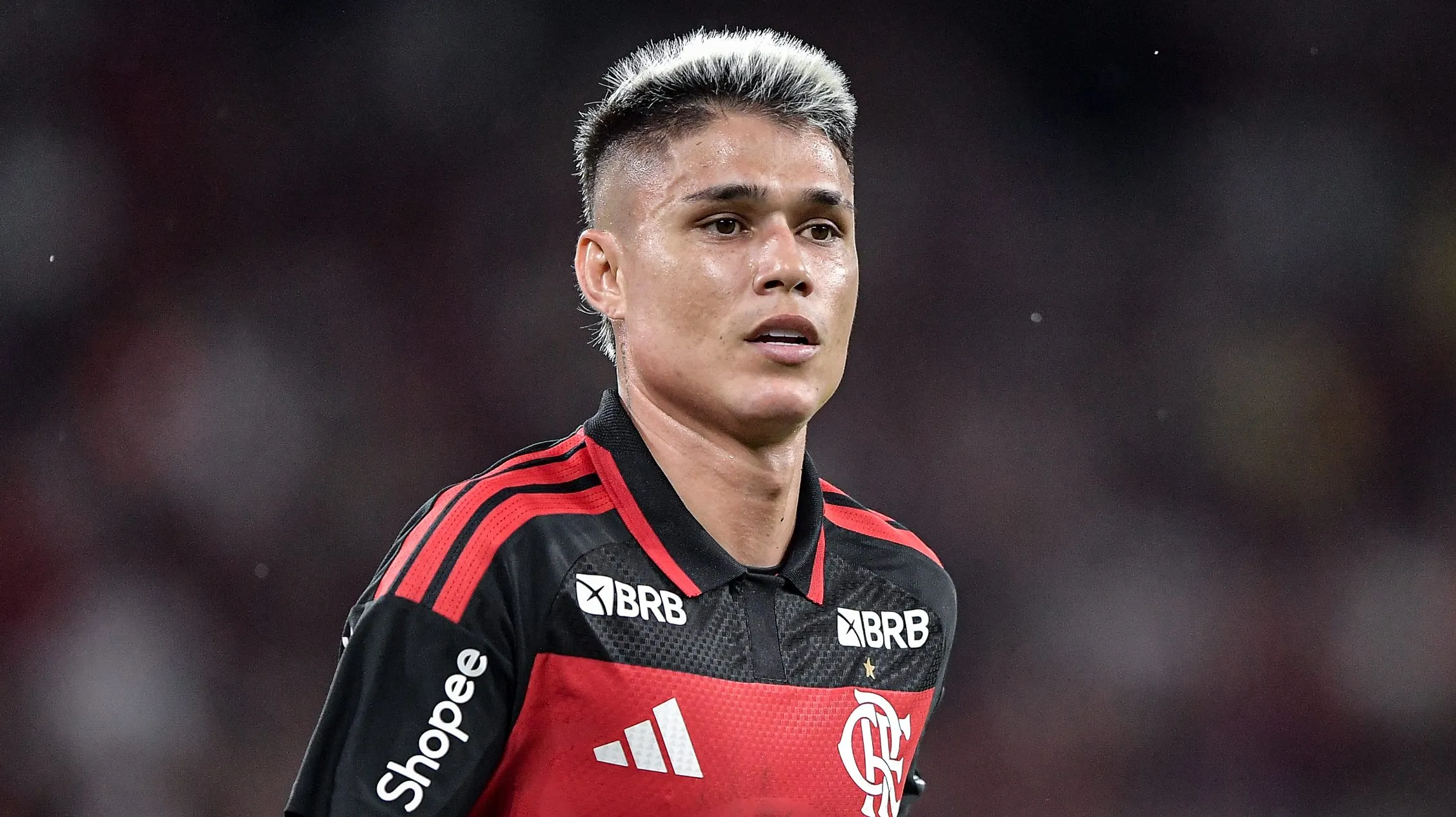 Luiz Araújo ainda passa por recondicionamento físico e está fora de Vitória x Flamengo nesta terça-feira (10) – Foto: Thiago Ribeiro/AGIF