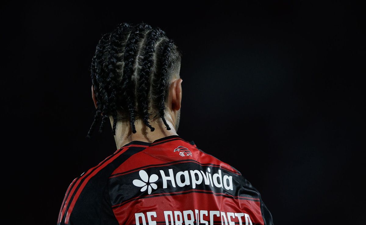 Escalação do Flamengo: Filipe Luís conta com retornos e Arrascaeta lidera time contra Vitória
