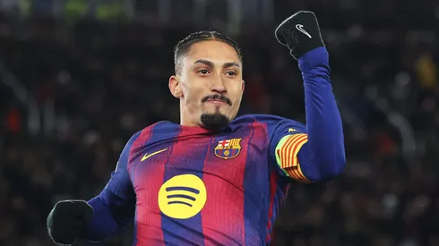 Raphinha, atacante do Barcelona em partida pelo campeonato espanhol (Foto: Judit Cartiel/Getty Images)
