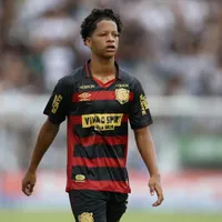 Botafogo monitora Zé Lucas, jovem volante do Sport