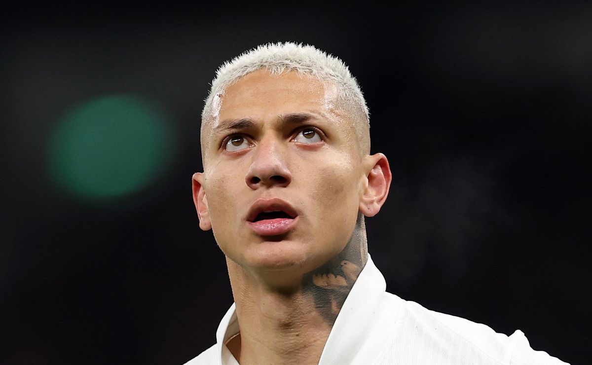 Flamengo recebe sinal positivo da Europa e Tottenham aceita negociar Richarlison em 2026