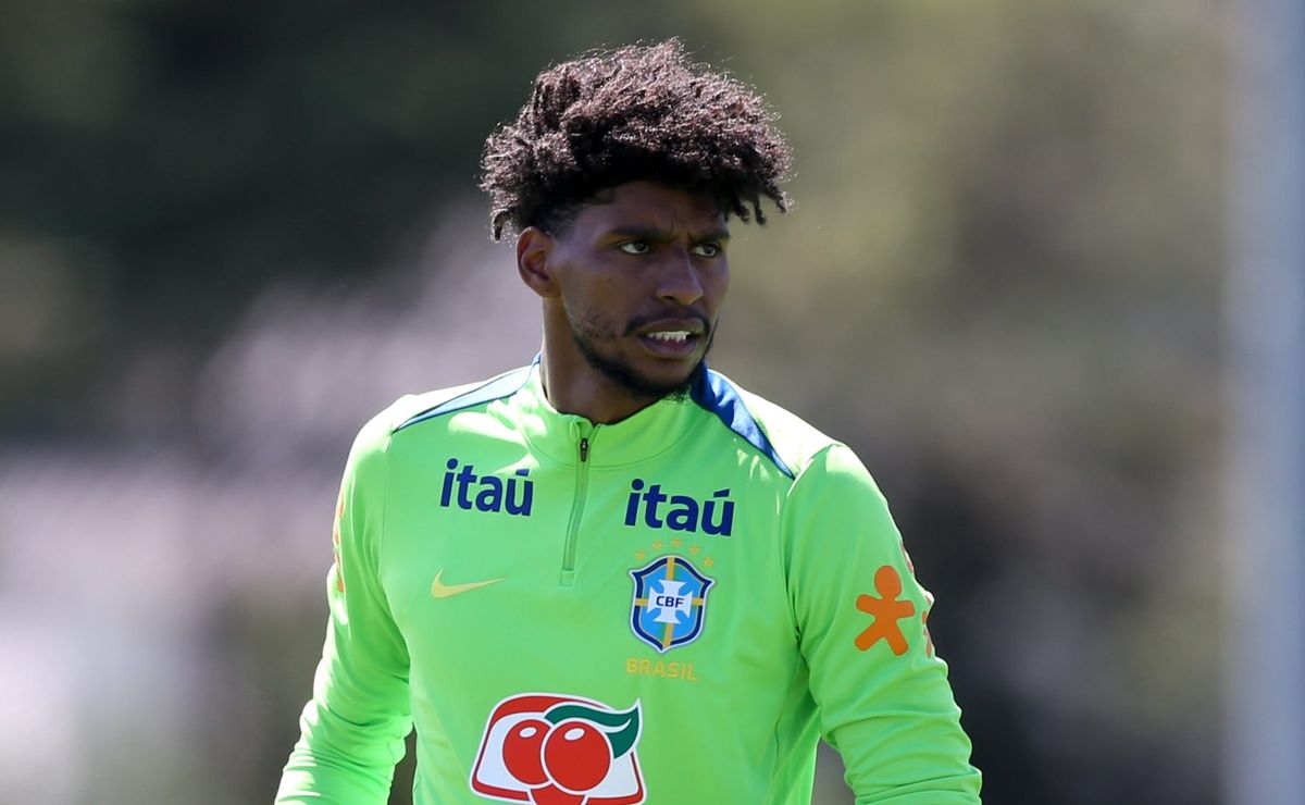 Hugo Souza admite expectativa e mira convocação para a Copa do Mundo: “Difícil falar sobre isso”