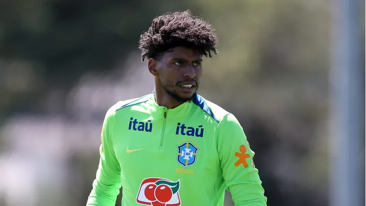 Hugo Souza goleiro da Seleção Brasileira durante treino na Granja Comary. Foto: Marlon Costa/AGIF