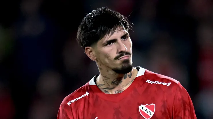Lomanoco, zagueiro do Indepediente em partida pelo campeonato argentino (Foto: Marcelo Endelli/Getty Images)