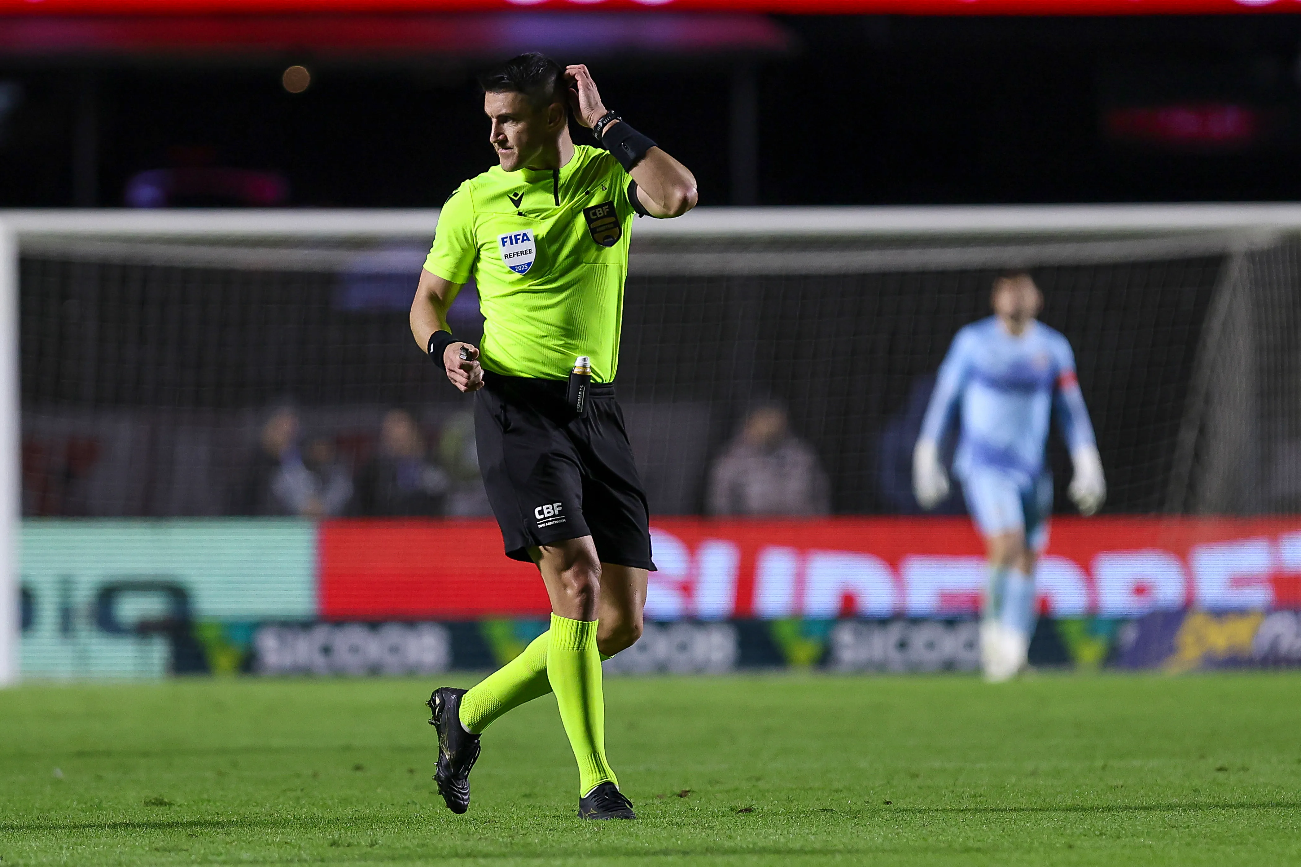 Rafael Klein apitou última decisão da Supercopa do Brasil. Foto: Ricardo Moreira/Getty Images.