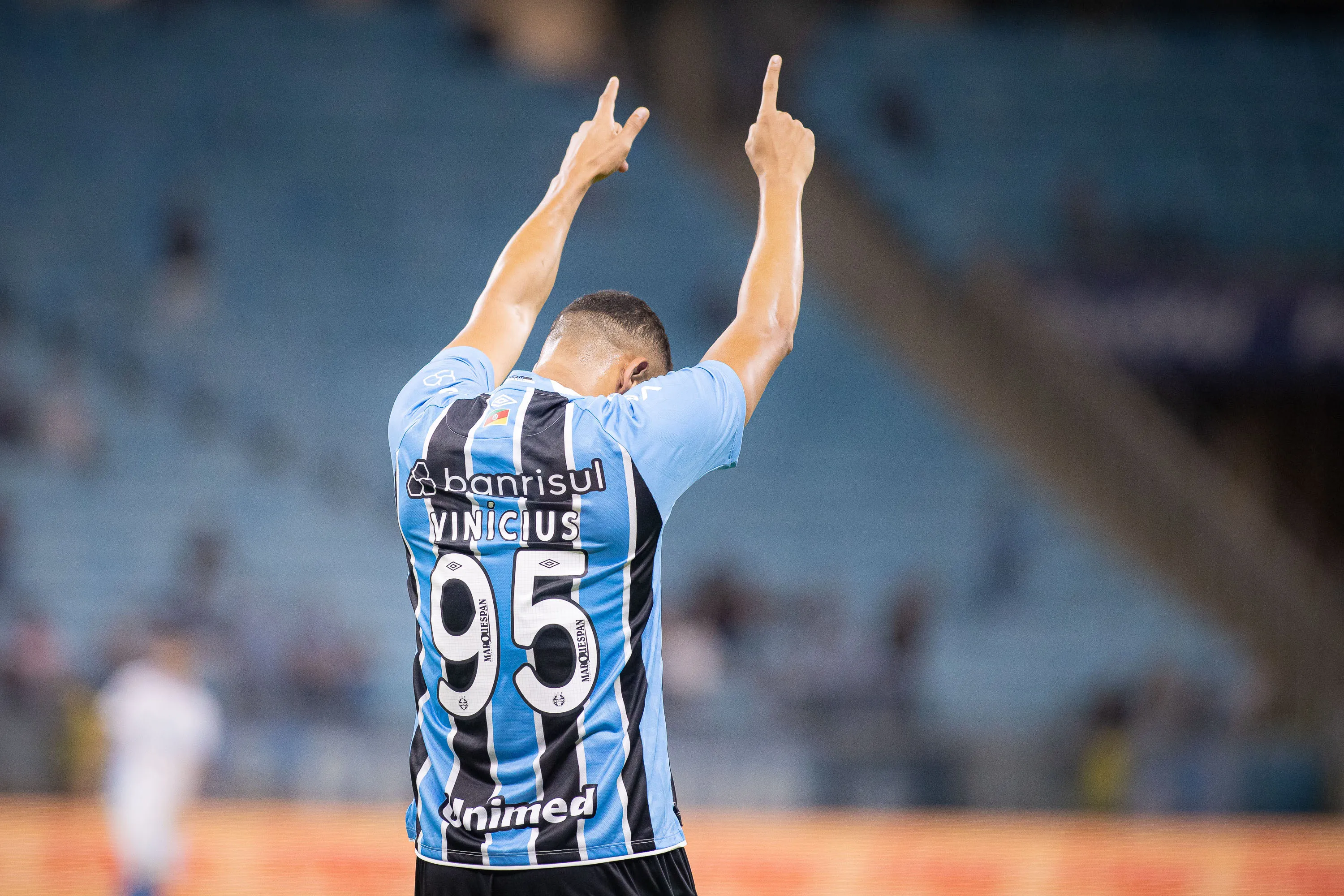Carlos Vinícius classificou o Grêmio contra o Novo Hamburgo. Foto: Maxi Franzoi/AGIF
