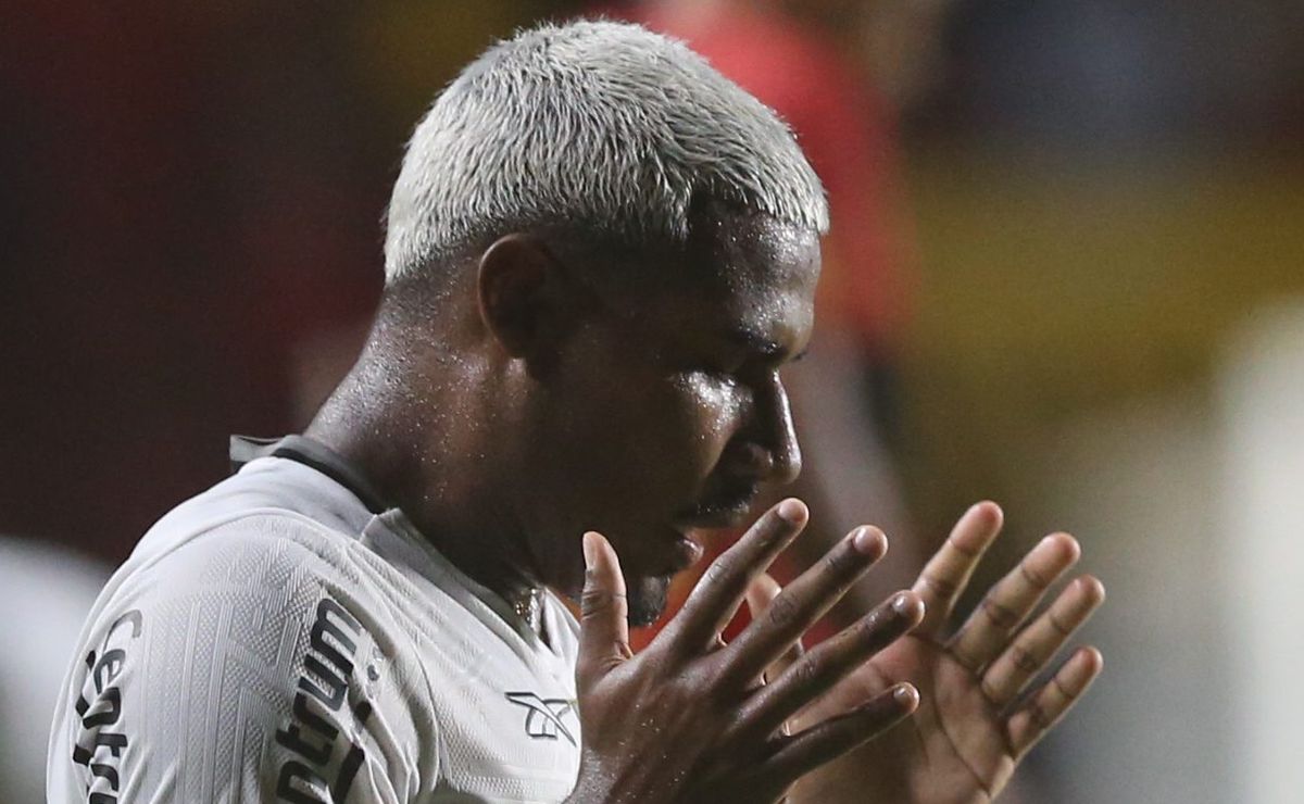 Cuiabano impressiona fisicamente o Vasco e Fernando Diniz se empolga com o novo reforço