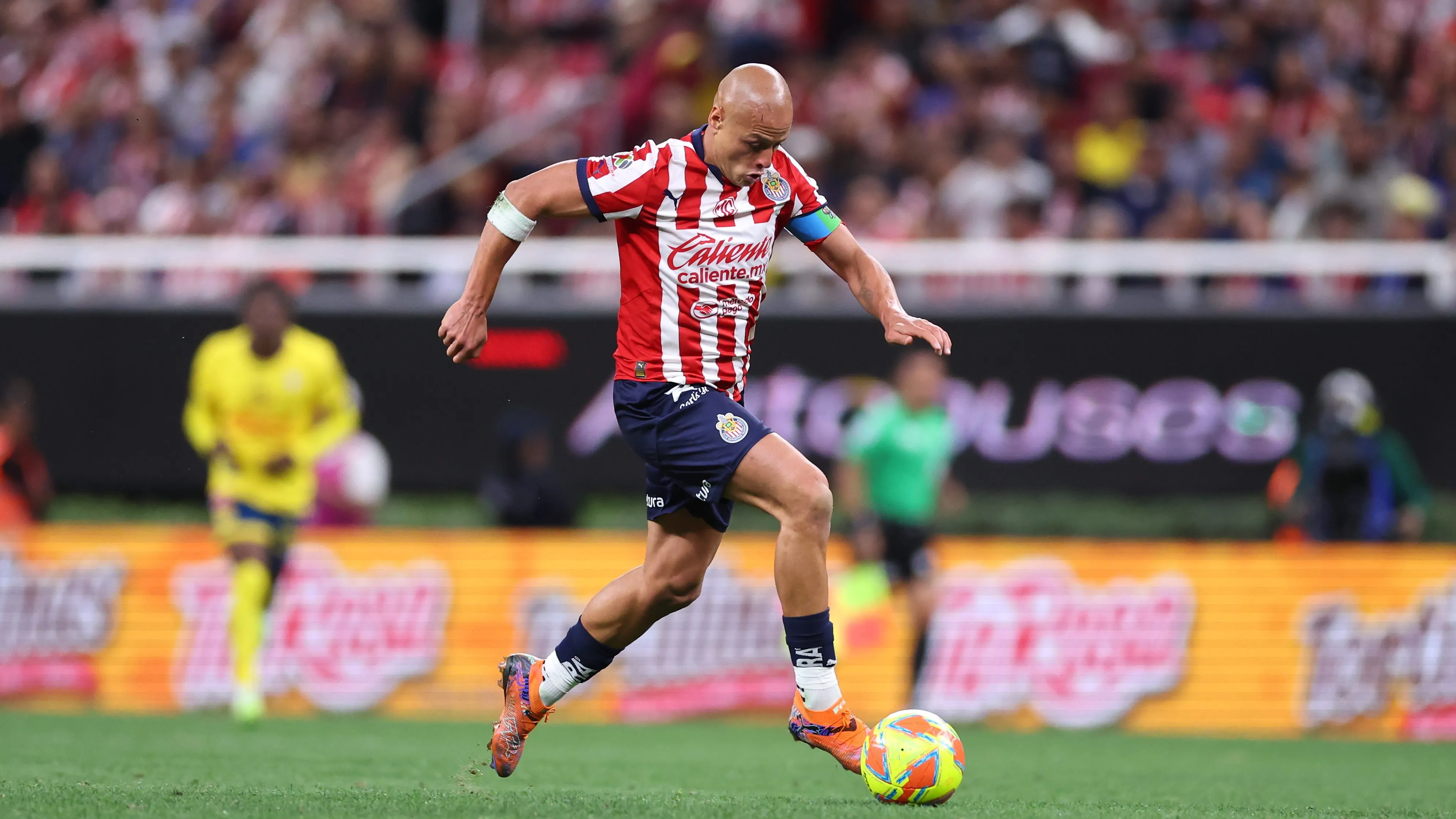 CHicharito não rendeu nessa sua volta ao Chivas - (Photo by Simon Barber/Getty Images).