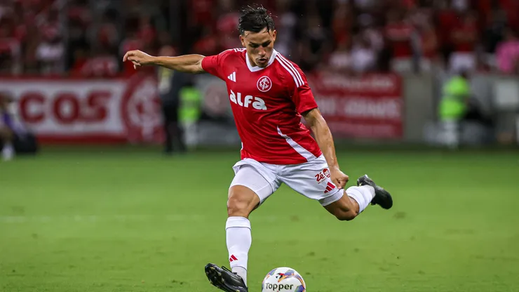 RS - PORTO ALEGRE - 01/03/2025 - GAUCHO 2025, INTERNACIONAL X CAXIAS - Bernabei jogador do Internacional durante partida contra o Caxias no estadio Beira-Rio pelo campeonato Gaucho 2025. Foto: Maxi Franzoi/AGIF