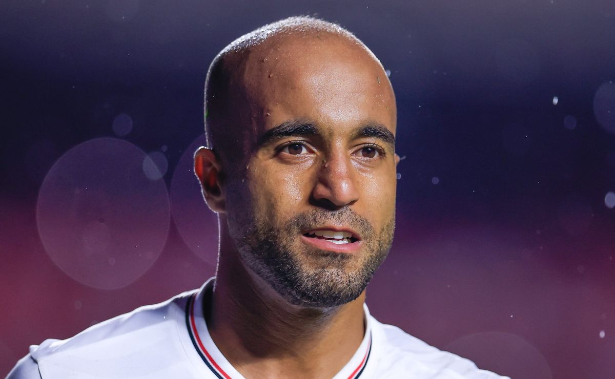 Lucas Moura abre o jogo sobre jogar no sintético pelo São Paulo: “Se eu puder escolher, eu prefiro não jogar”
