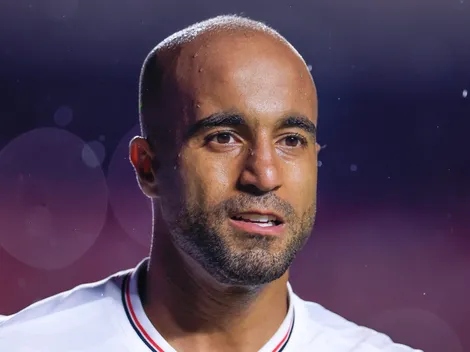 Lucas Moura comenta possibilidade de jogar em gramado sintético em 2026