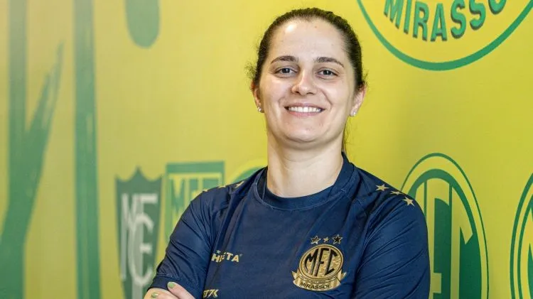 Carine Bosetti, treinadora do futebol feminino do Mirassol