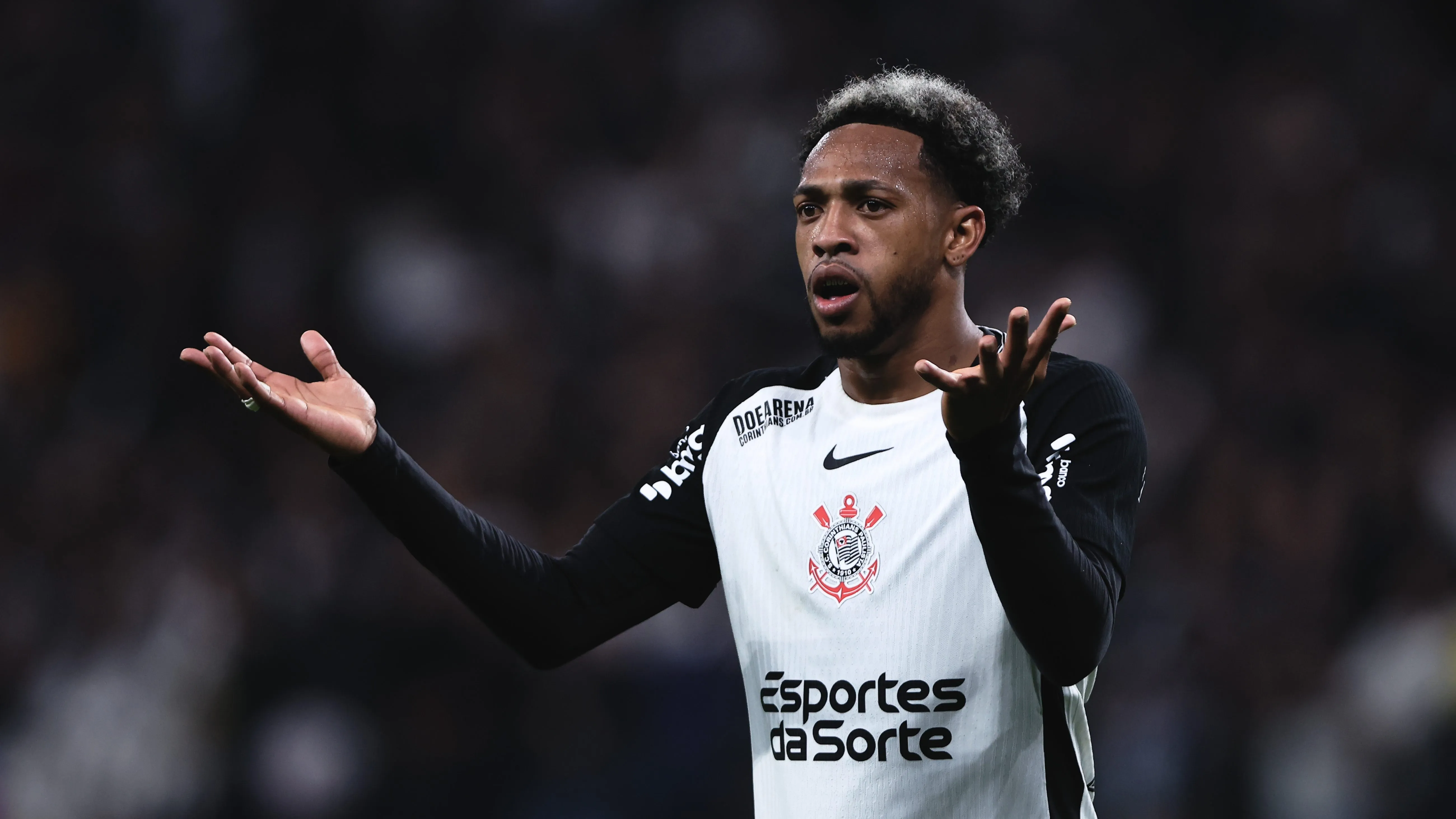 Martínez vive um cenário dramático - Foto: Marlon Costa/AGIF.