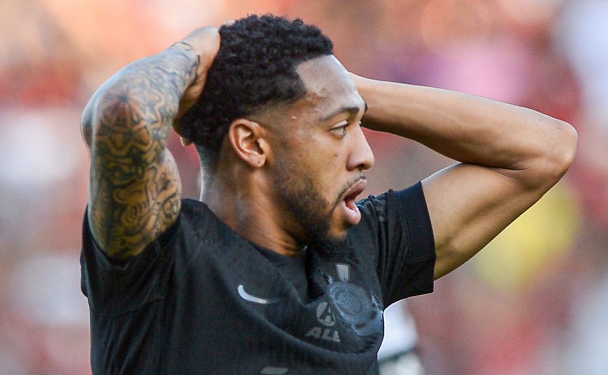 Corinthians recebe contato do Santos por José Martínez e negociação está cancelada após lesão no joelho