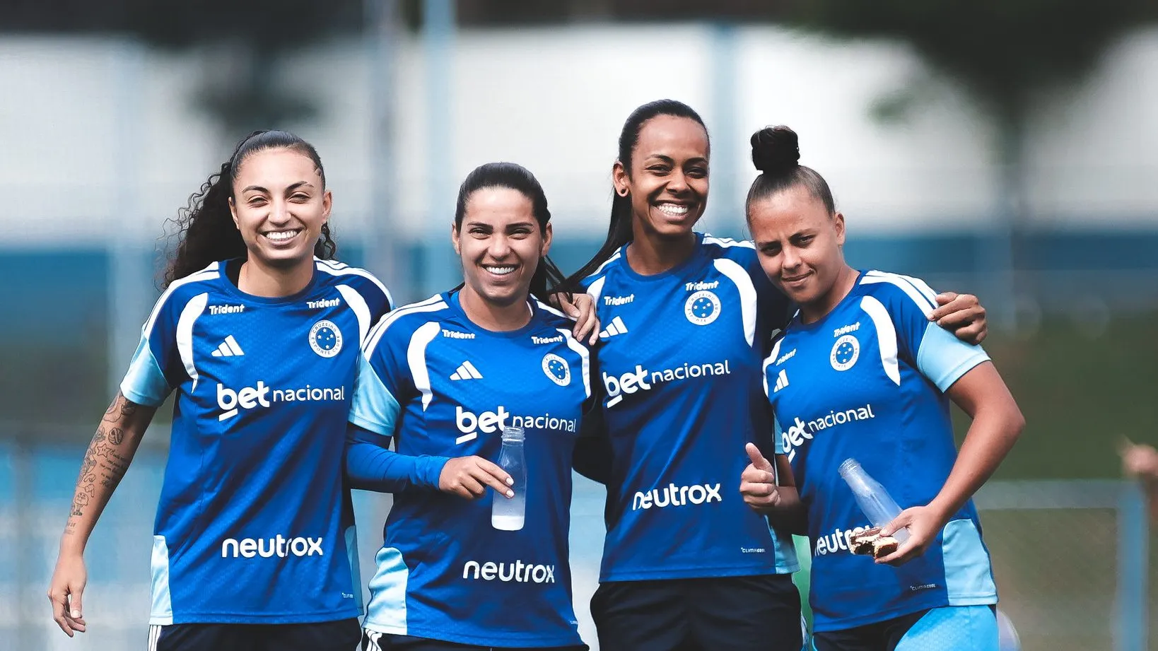 Jogadoras do Cruzeiro em treinamento na Toca da Raposa I