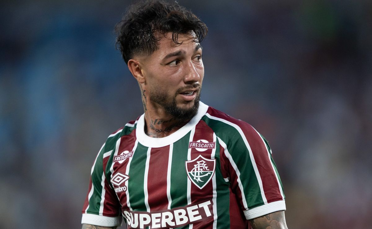 Lucho Acosta rasga elogios e aprova chegada de Bouanga ao Fluminense: “É um grande jogador”