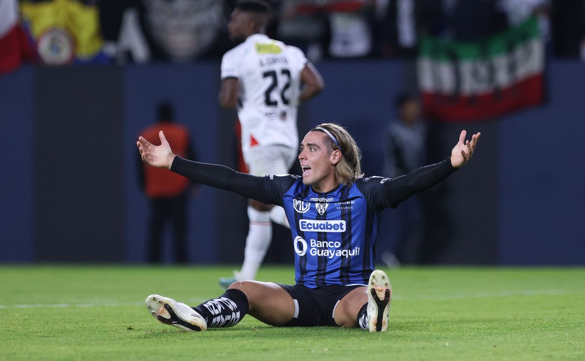 Vasco anuncia Claudio Spinelli e aposta em atacante de números modestos na carreira