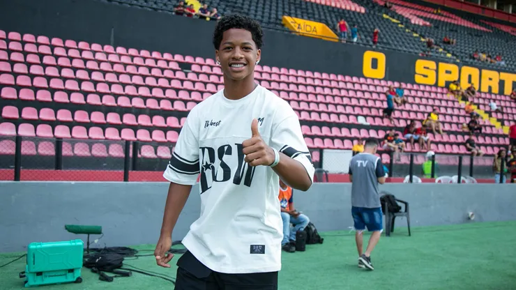 Zé Lucas jogador do Sport antes da partida contra o Gremio na Ilha do Retiro em Recife (PE), pelo Campeonato Brasileiro A 2025. Foto: Marlon Costa/AGIF