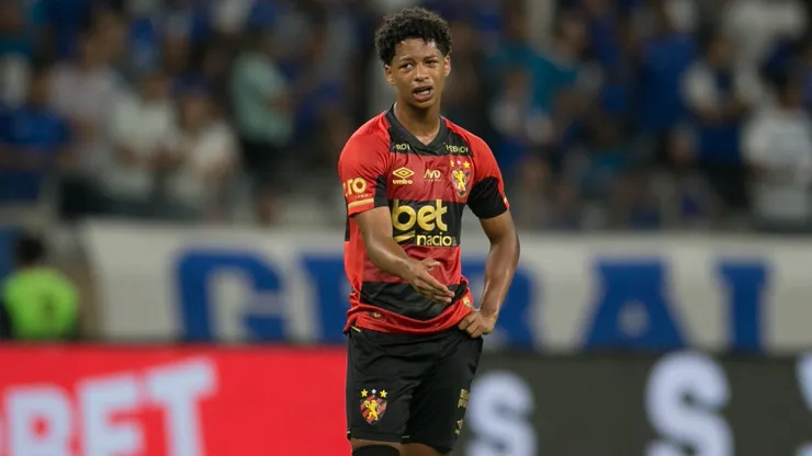 Ze Lucas jogador do Sport durante a partida contra o Cruzeiro no Estadio Mineirao em Belo Horizonte, pelo Campeonato Brasileiro A 2025. Foto: Marlon Costa/AGIF