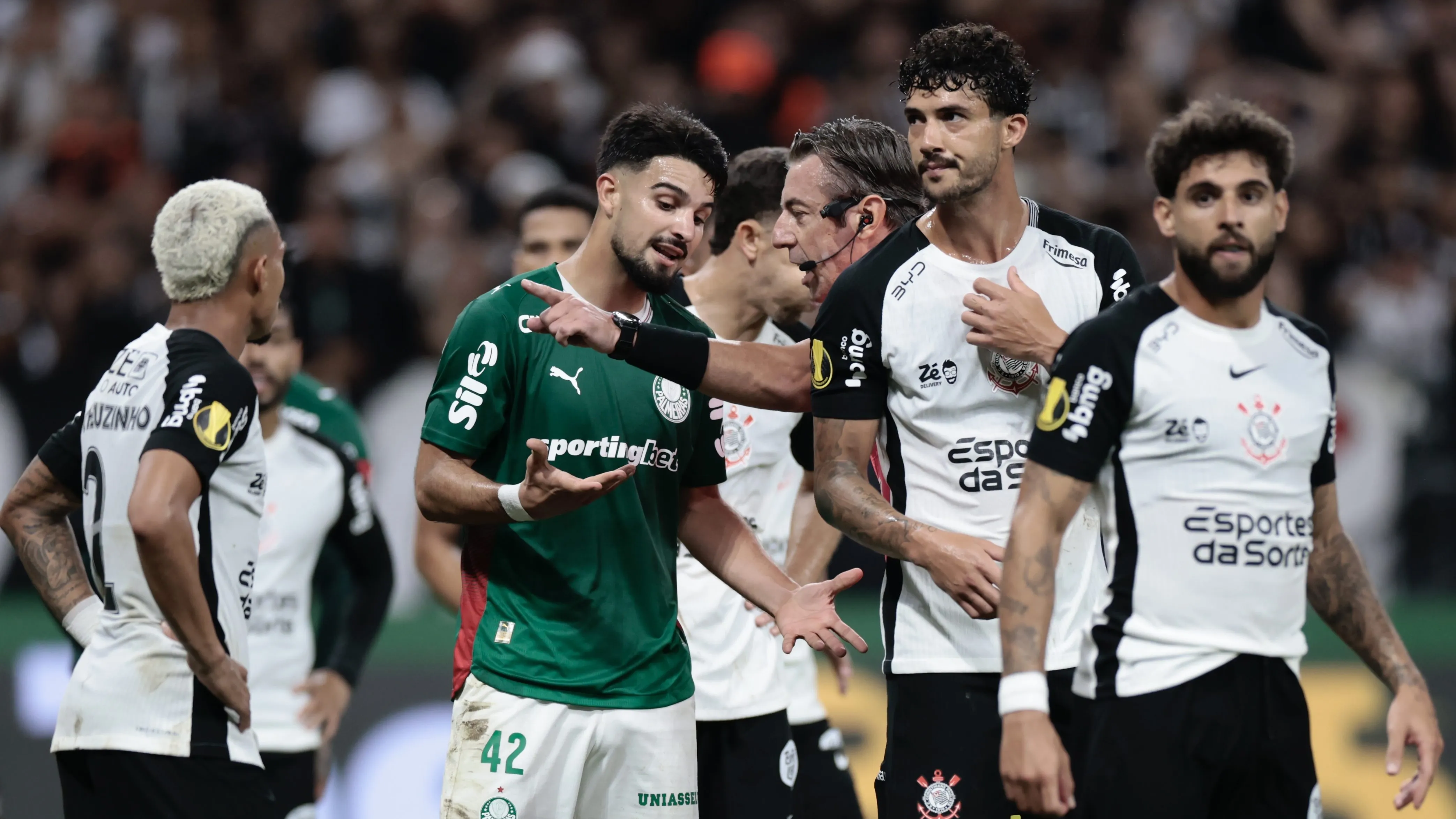 Flaco López gerou tumulto - Foto: Marcello Zambrana/AGIF.