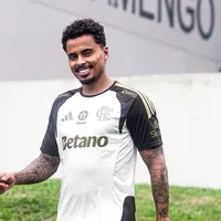 Allan chega ao Corinthians e fará exames em São Paulo