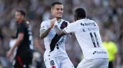Phillippe Coutinho jogador do Vasco comemora gol com Andres Gomez jogador da sua equipe durante partida contra o Vitoria no estadio Sao Januario pelo campeonato Brasileiro A 2025. Foto: Jorge Rodrigues/AGIF