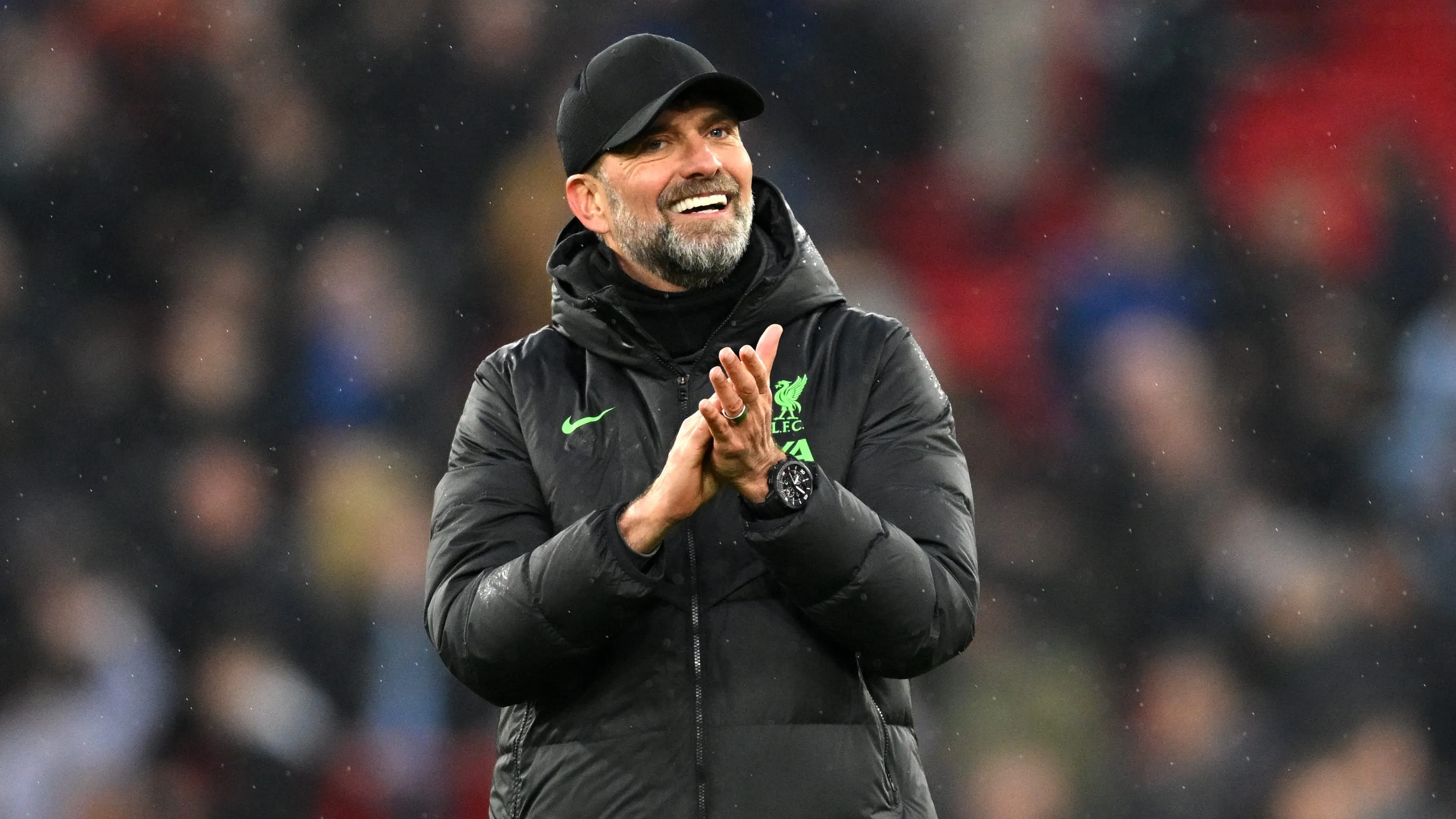 Jürgen Klopp em campo sob comando do Liverpool. (Photo by Michael Regan/Getty Images)