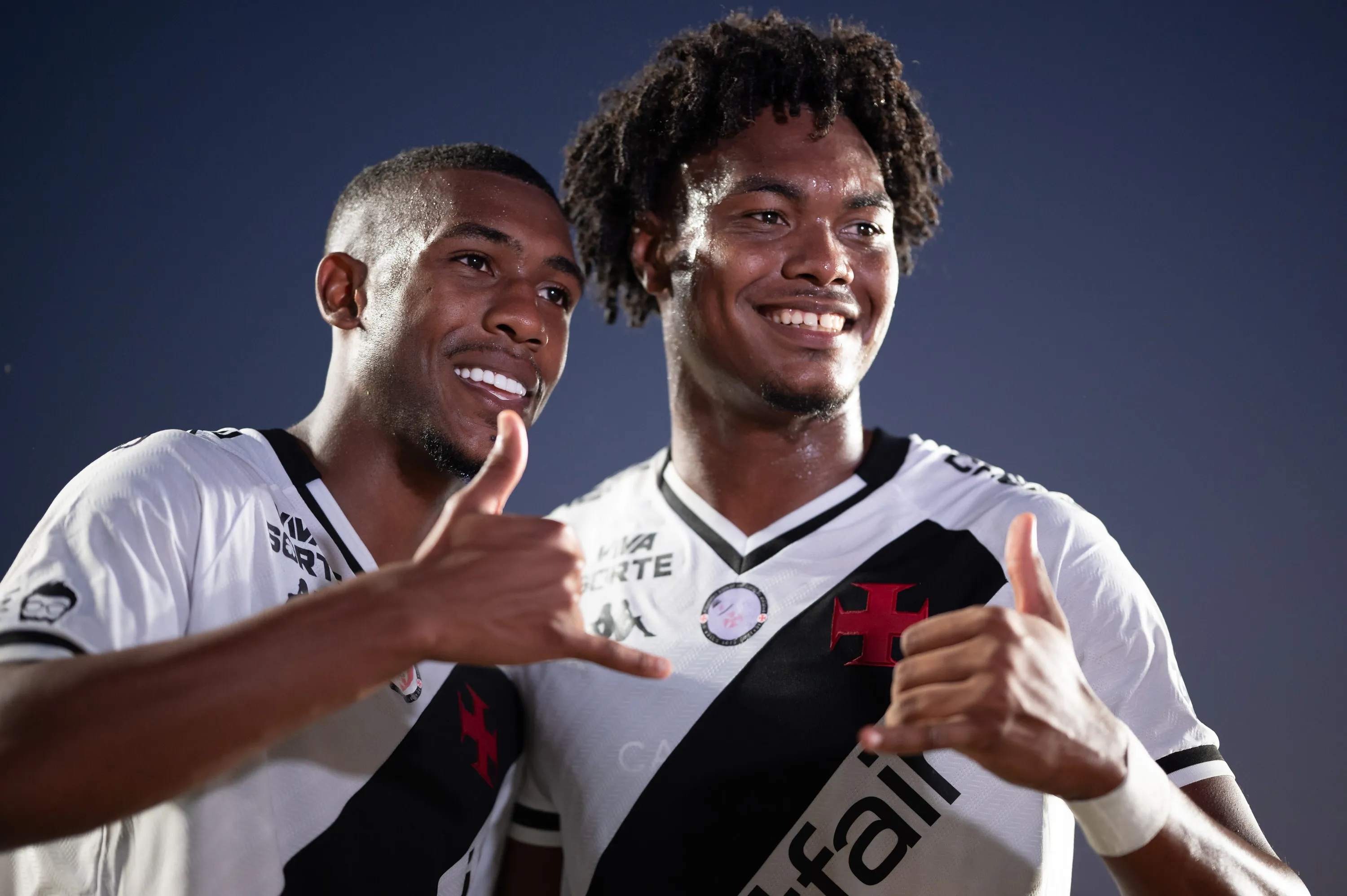 Rayan e GB, crias do Vasco, já não estão mais nos planos de Fernando Diniz – Foto: Jorge Rodrigues/AGIF