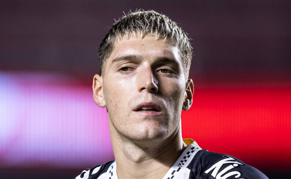 Rollheiser se anima com convite de Riquelme e Santos aceita negociar atacante por US$ 16 milhões