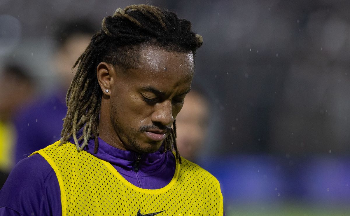 André Carrillo avança em recuperação no Corinthians e se aproxima de retorno aos gramados após lesão muscular