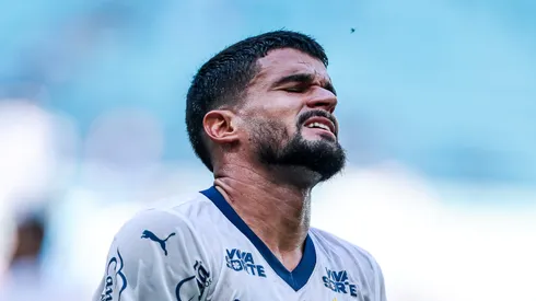 RS – PORTO ALEGRE – 25/05/2025 – BRASILEIRO A 2025, GREMIO X BAHIA – Cauly jogador do Bahia lamenta durante partida contra o Gremio no estadio Arena do Gremio pelo campeonato Brasileiro A 2025. Foto: Giancarlo Santorum/AGIF
