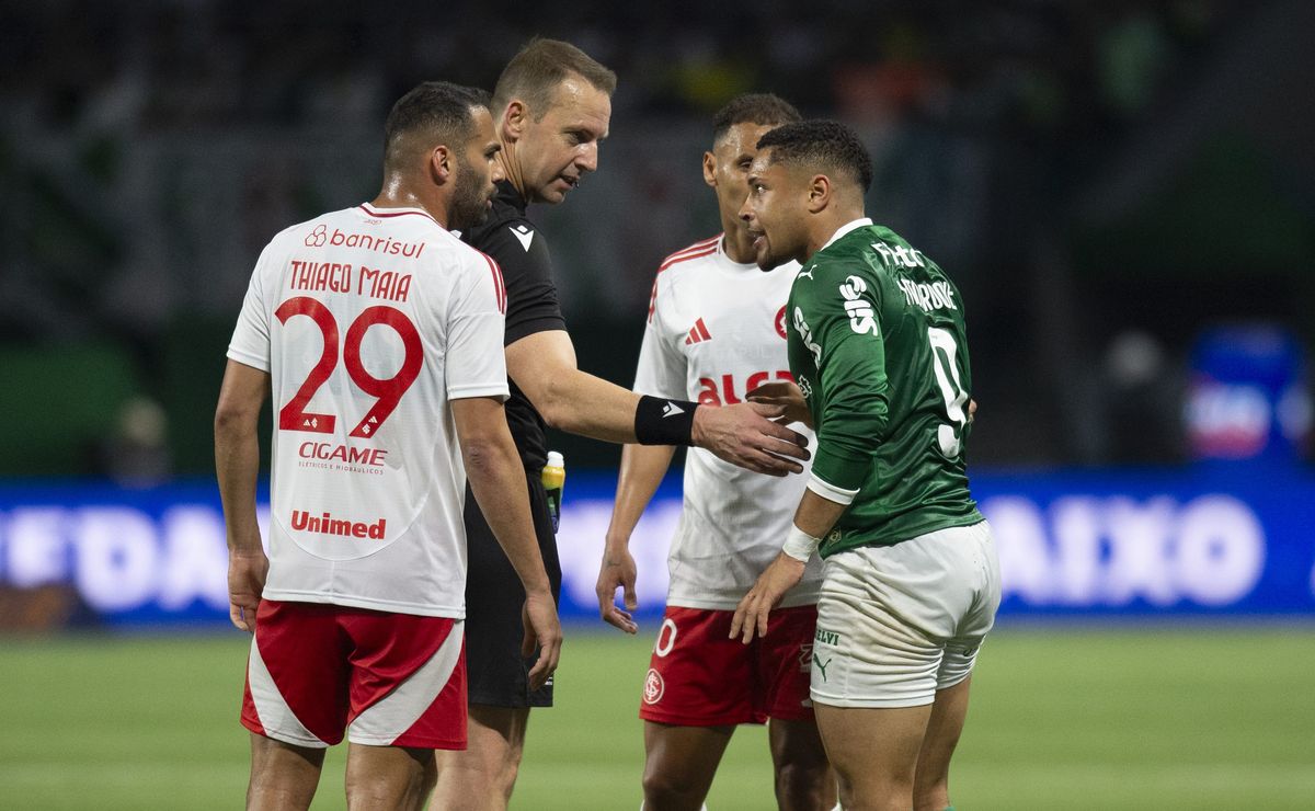 Palmeiras recebe leitura positiva de vidente antes de duelo com o Internacional pelo Brasileirão