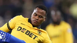 John Arias, meia-atacante do Wolves em partida pelo campeonato inglês (Foto: Matt McNulty/Getty Images)