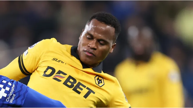 John Arias, meia-atacante do Wolves em partida pelo campeonato inglês (Foto: Matt McNulty/Getty Images)
