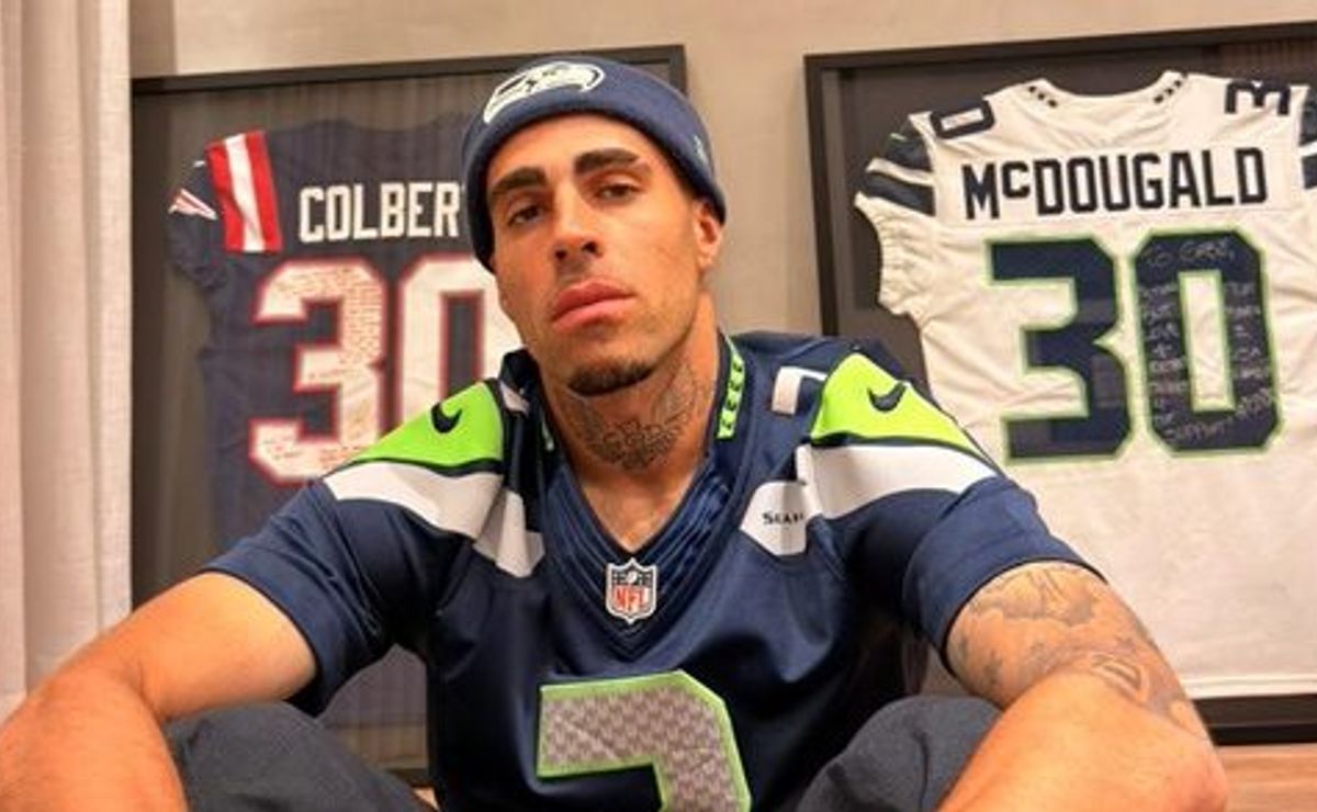 Meia do Red Bull Bragantino, Gabriel comemora título do Seattle Seahawks no Super Bowl