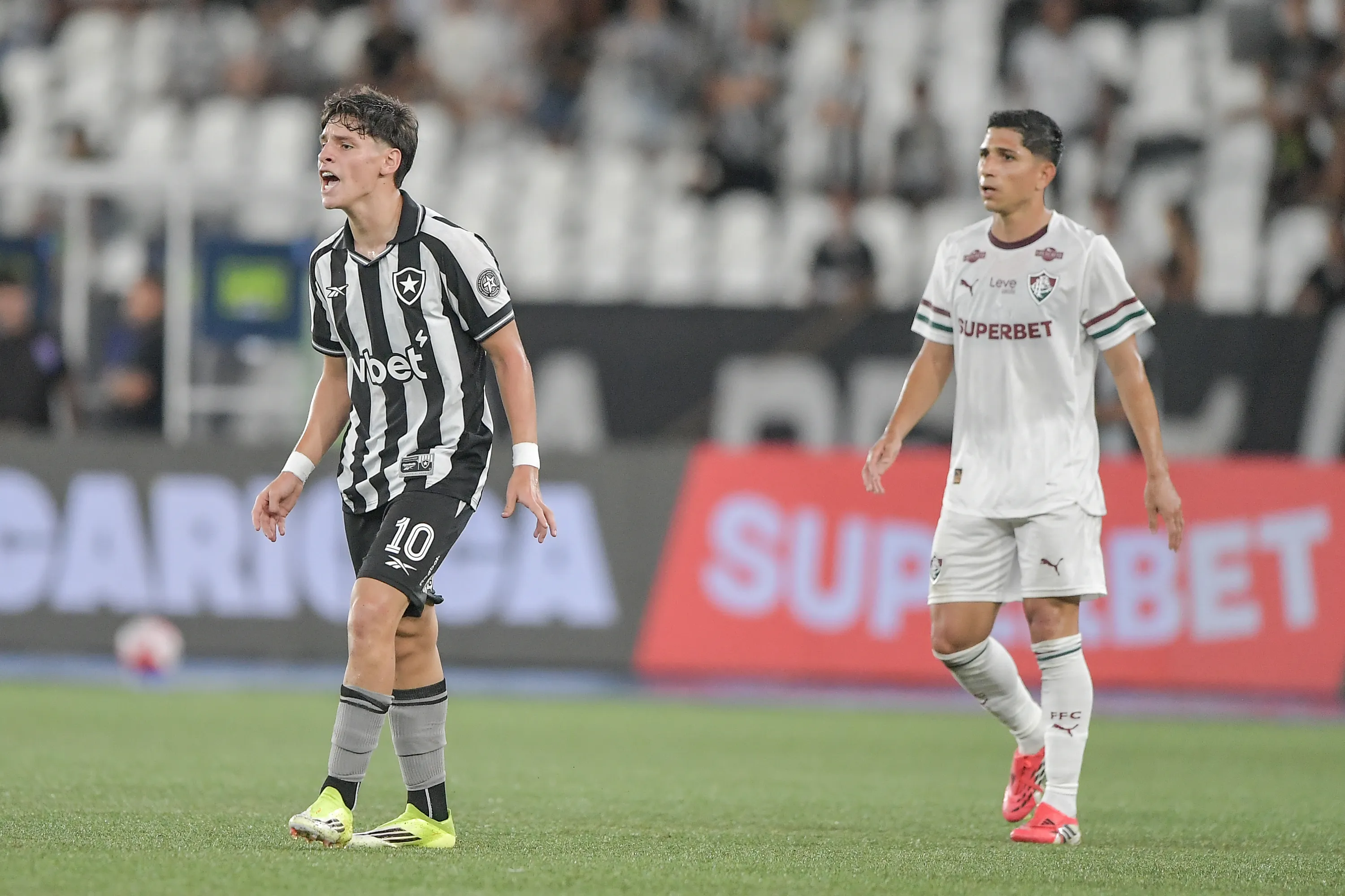 Montoro jogador do Botafogo durante partida contra o Fluminense. Foto: Thiago Ribeiro/AGIF