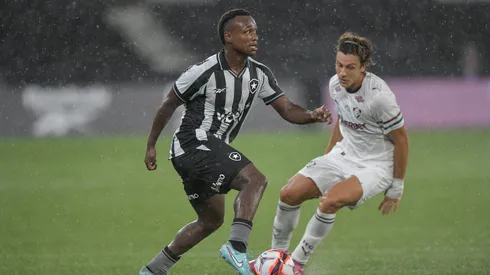 Nathan Fernandes jogador do Botafogo durante partida contra o Fluminense. Foto: Thiago Ribeiro/AGIF
